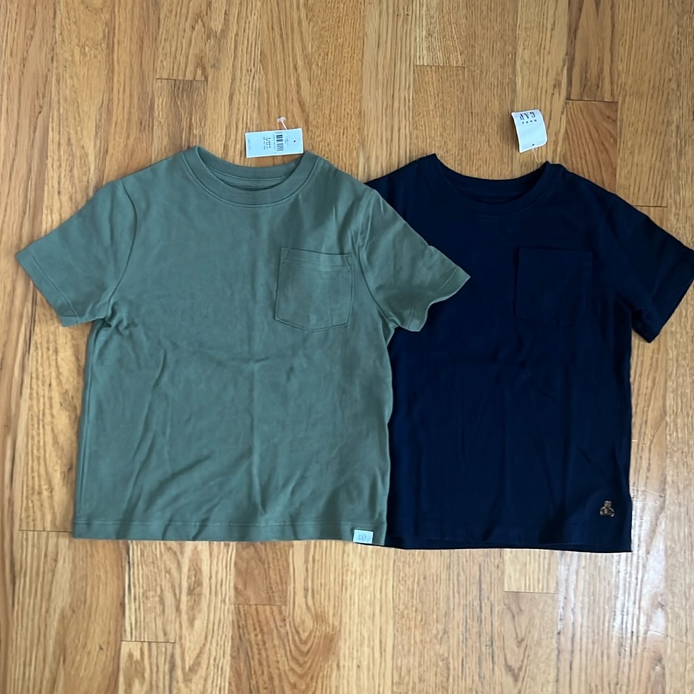 Gap NWT T-shirt lot of 2.  Olive & Navy Short Sleeve Pocket Tees